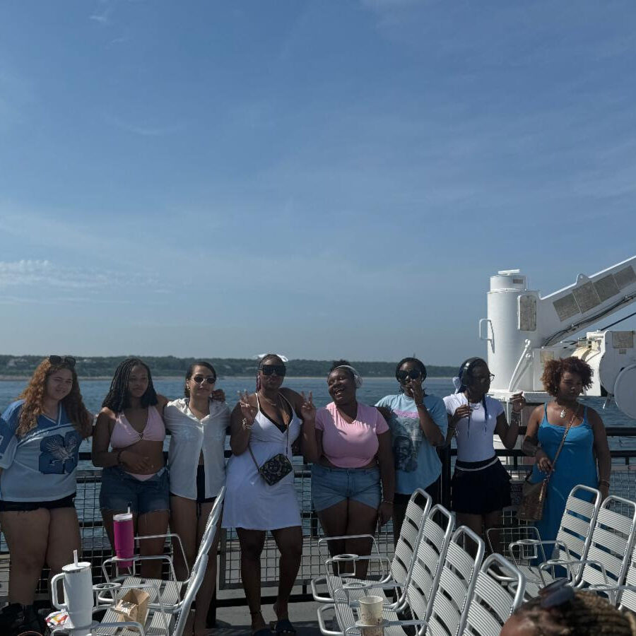 girlsonboat